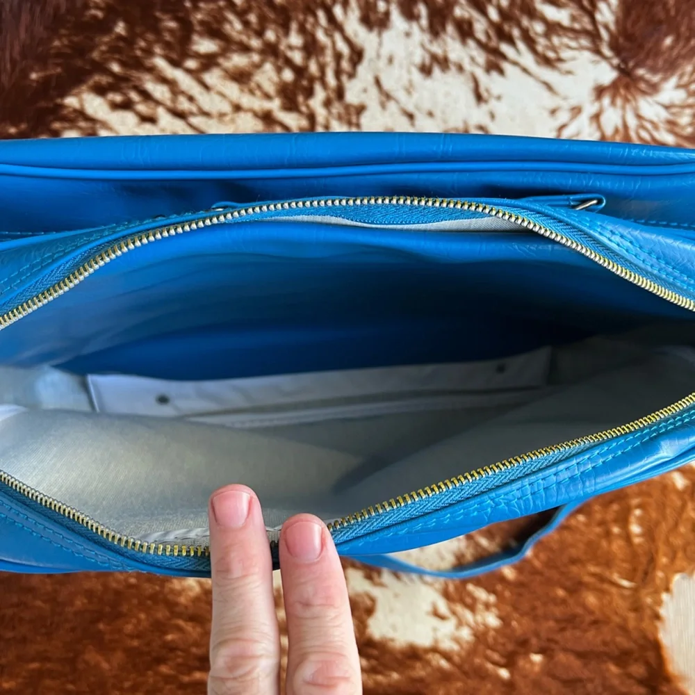 Adidas vintage blue crossbody messenger bag. - Picture 9 of 11